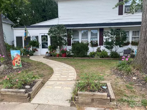 35 Boyden St, Badin, NC 28009
