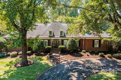 1690 2nd Nw St NW, Hickory, NC 28601