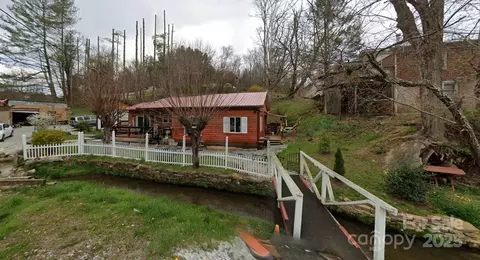 92 Buchanan Dr, Bakersville, NC 28705