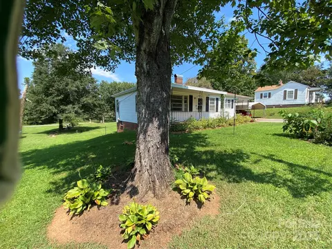 2842 1st Nw Ave NW, Hickory, NC 28601