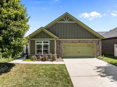 537 Summerfield Pl, Flat Rock, NC 28731