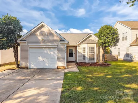 13003 Planters Row Dr, Charlotte, NC 28278
