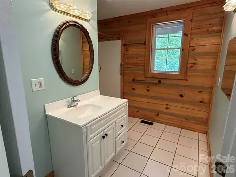 Bath - 66 Ashlyn Ln, Tryon, NC 28782 photo 3 of 6