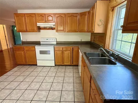 Kitchen - 66 Ashlyn Ln, Tryon, NC 28782 photo 3 of 4