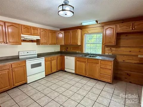 Kitchen - 66 Ashlyn Ln, Tryon, NC 28782 photo 2 of 4