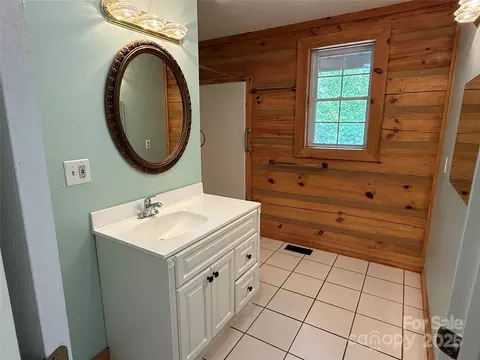 Bath - 66 Ashlyn Ln, Tryon, NC 28782 photo 3 of 6