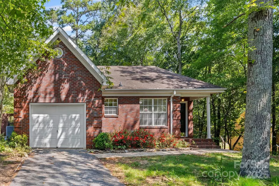 Exterior - 15901 Lawyers Rd, Matthews, NC 28104 photo 1 of 7