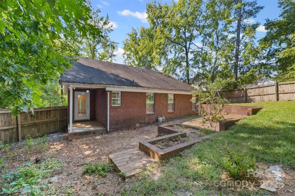 Exterior - 15901 Lawyers Rd, Matthews, NC 28104 photo 6 of 7
