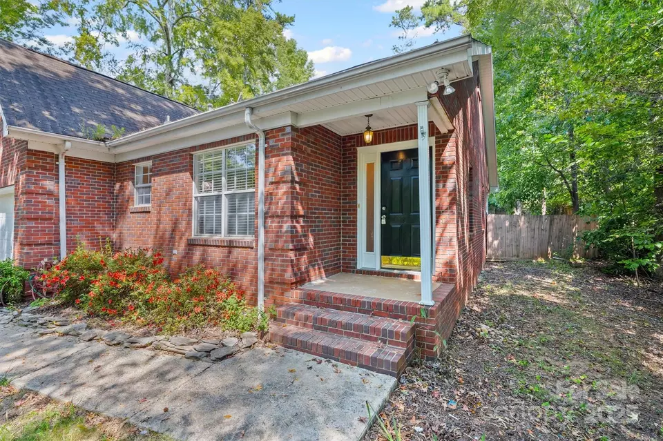 Exterior - 15901 Lawyers Rd, Matthews, NC 28104 photo 2 of 7