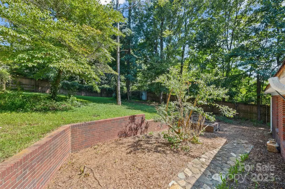 Exterior - 15901 Lawyers Rd, Matthews, NC 28104 photo 5 of 7
