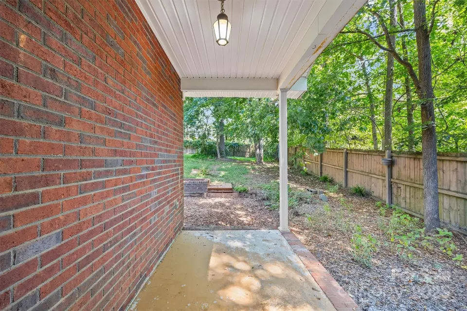 Exterior - 15901 Lawyers Rd, Matthews, NC 28104 photo 3 of 7