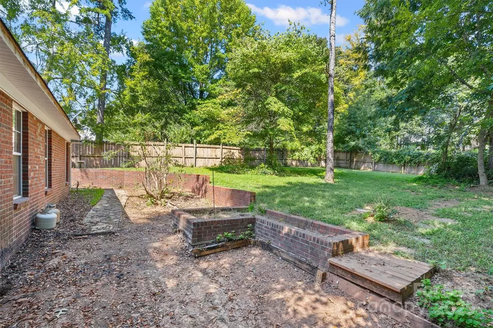 Exterior - 15901 Lawyers Rd, Matthews, NC 28104 photo 4 of 7