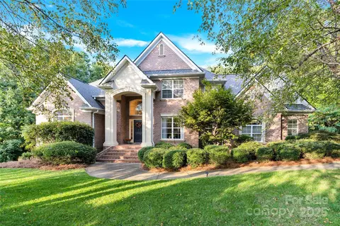 325 Colony Dr, Mooresville, NC 28115