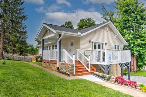 123 W Marshall St, Waynesville, NC 28786