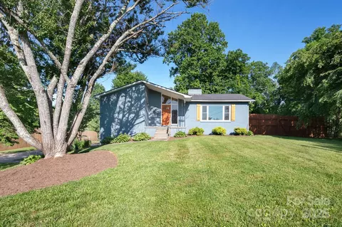 28 Spaulding Dr, Candler, NC 28715