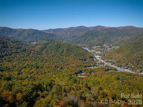 Falcon Crest Loop, Maggie Valley, NC 28751