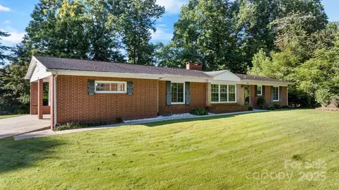 332 Fairlane Ne Dr NE, Lenoir, NC 28645
