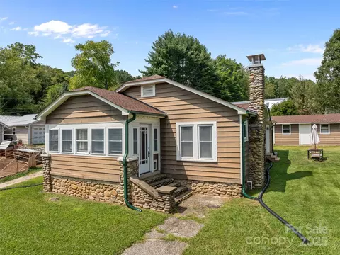 30 Abbott Moore Rd, Clyde, NC 28721