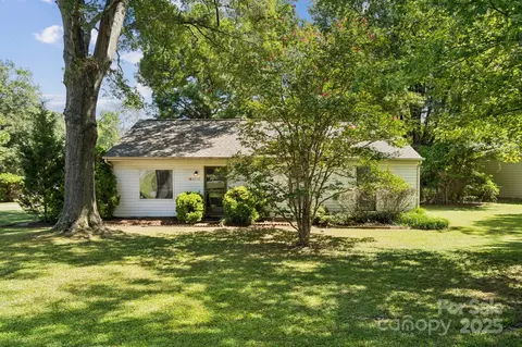 6520 Snow Bird Ln, Charlotte, NC 28227