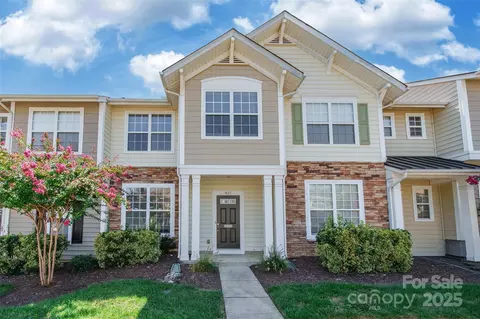 827 Gentlewinds Ct, Fort Mill, SC 29708