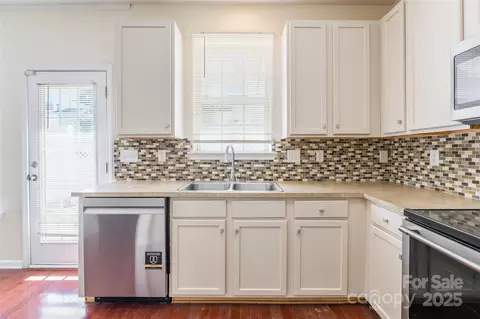 Kitchen - 827 Gentlewinds Ct, Fort Mill, SC 29708 photo 3 of 3