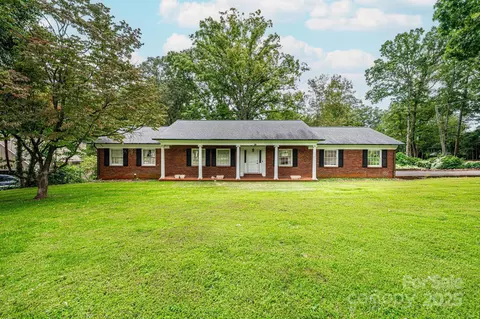 960 16th Avenue Nw Pl NW, Hickory, NC 28601