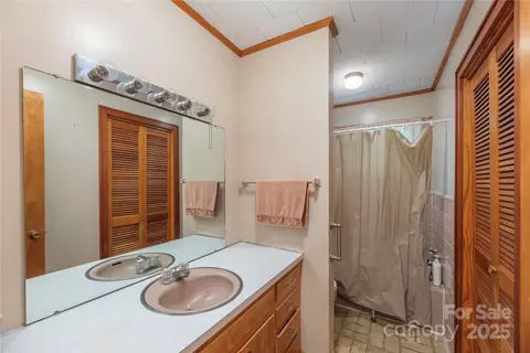 Bath - 1701 Old Clyde Rd, Clyde, NC 28721 photo 1 of 2