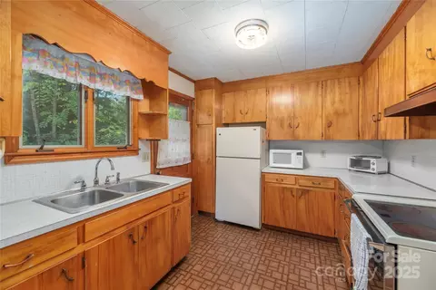 Kitchen - 1701 Old Clyde Rd, Clyde, NC 28721 photo 1 of 1