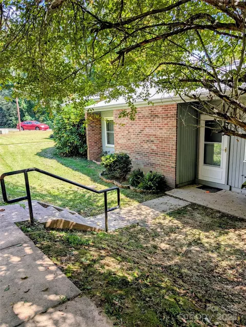 65 Eastview Ave, Asheville, NC 28803