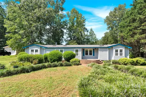 985 Sentinal Oaks Dr, Clover, SC 29710
