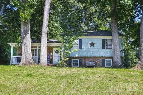 6719 Forest Oak Dr, Clemmons, NC 27012