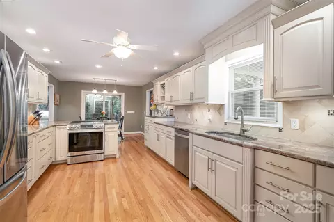 Kitchen - 4008 Pinecrest Ne Dr NE, Hickory, NC 28601 photo 2 of 3