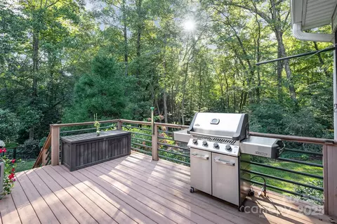 Exterior - 4008 Pinecrest Ne Dr NE, Hickory, NC 28601 photo 5 of 7
