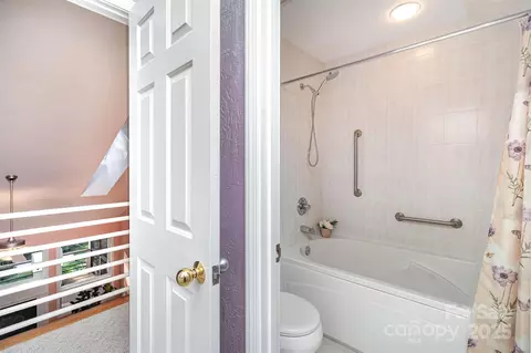 Bath - 4008 Pinecrest Ne Dr NE, Hickory, NC 28601 photo 2 of 2
