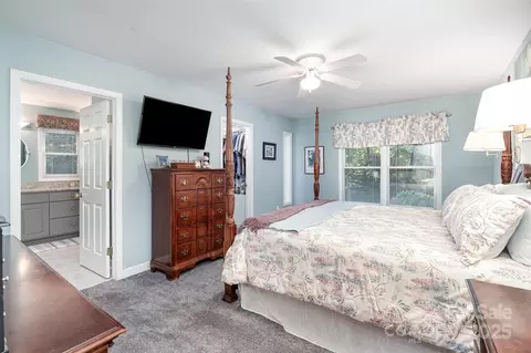 Bedroom - 4008 Pinecrest Ne Dr NE, Hickory, NC 28601 photo 1 of 3