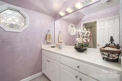 Bath - 4008 Pinecrest Ne Dr NE, Hickory, NC 28601 photo 1 of 2
