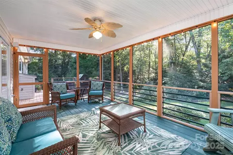 Exterior - 4008 Pinecrest Ne Dr NE, Hickory, NC 28601 photo 4 of 7