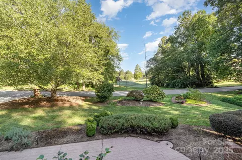 Exterior - 4008 Pinecrest Ne Dr NE, Hickory, NC 28601 photo 3 of 7