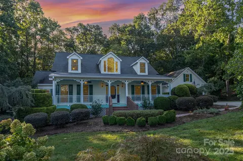 Exterior - 4008 Pinecrest Ne Dr NE, Hickory, NC 28601 photo 2 of 7