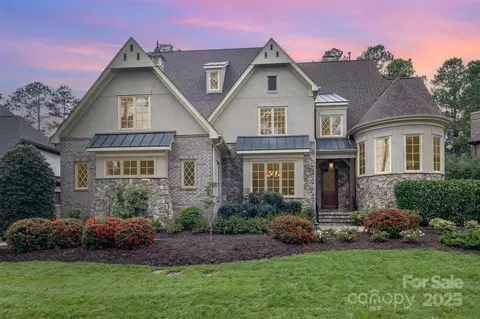 9027 Pine Laurel Dr, Matthews, NC 28104