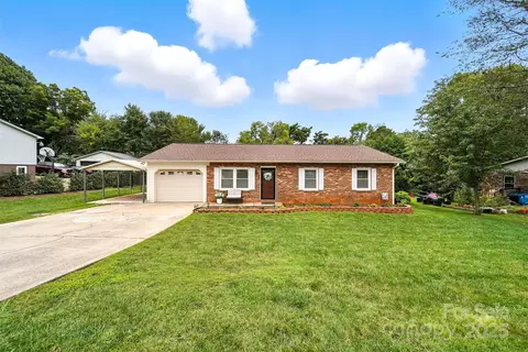 5647 Valley Field Rd, Hickory, NC 28602