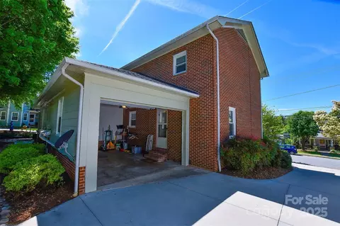 404 E Concord St, Morganton, NC 28655 photo 5