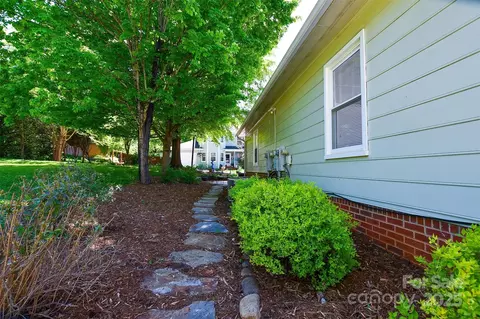 404 E Concord St, Morganton, NC 28655 photo 6
