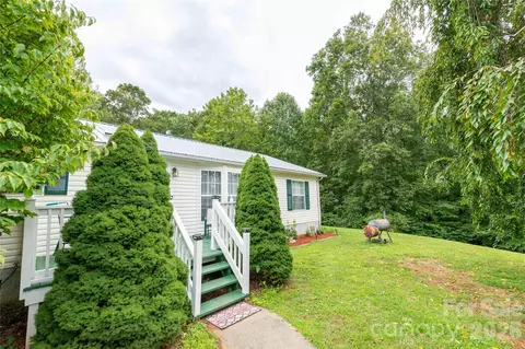 98 Cardinal Ln, Burnsville, NC 28714