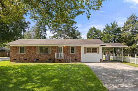 517 Fieldcrest Dr, Chester, SC 29706