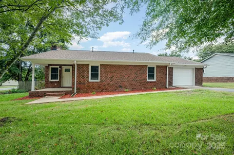 2208 Brantley Rd, Kannapolis, NC 28083