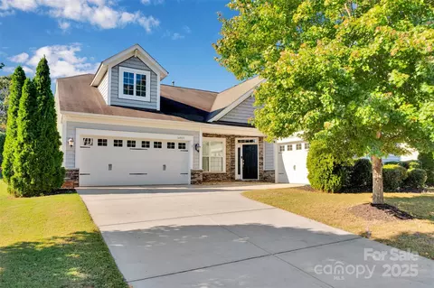 14909 Brannock Hills Dr, Charlotte, NC 28278