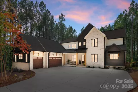 5135 Pelican Point Dr, Denver, NC 28037