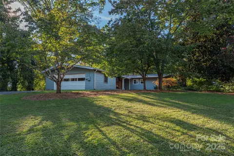 38 Faircrest Rd, Asheville, NC 28804