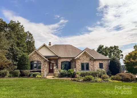 626 Players Ridge Rd, Hickory, NC 28601